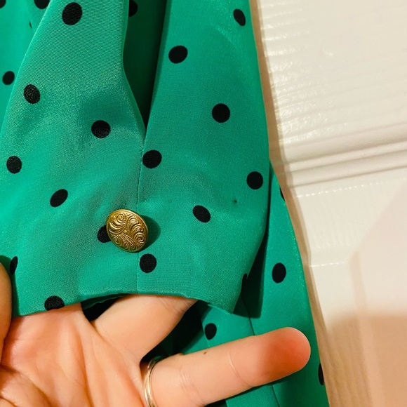 Art Deco Style Vintage Green Blouse with Navy Polka Dot buttons in back size 6 - Picture 7 of 8